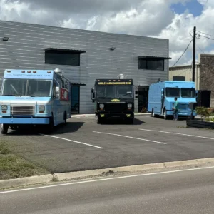 THIS IS A 22 FOOT KITCHEN FOOD TRUCK FOR 2025 custom build 956-890-5400