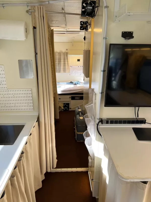 Converted 2015 RV for food truck, coffee, ice cream, pet grooming, plus living! - Image 3