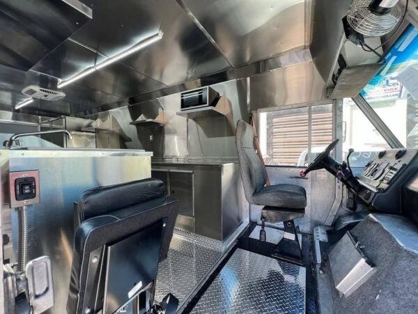 Food truck for sale - Image 5